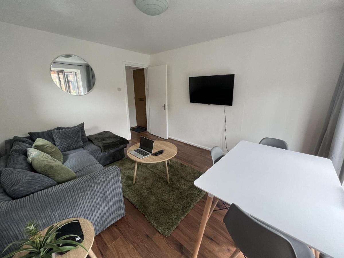 Canary Wharf Haven - Spacious & Homely Entire 1 Bedroom Flat London Eksteriør billede