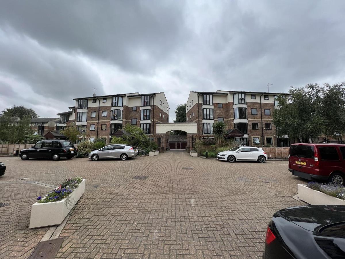 Canary Wharf Haven - Spacious & Homely Entire 1 Bedroom Flat London Eksteriør billede